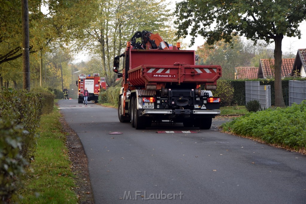 Feuer 1 brannten 3 Lauben Koeln Fuehlingen Kriegerhofstr P002.JPG - Miklos Laubert